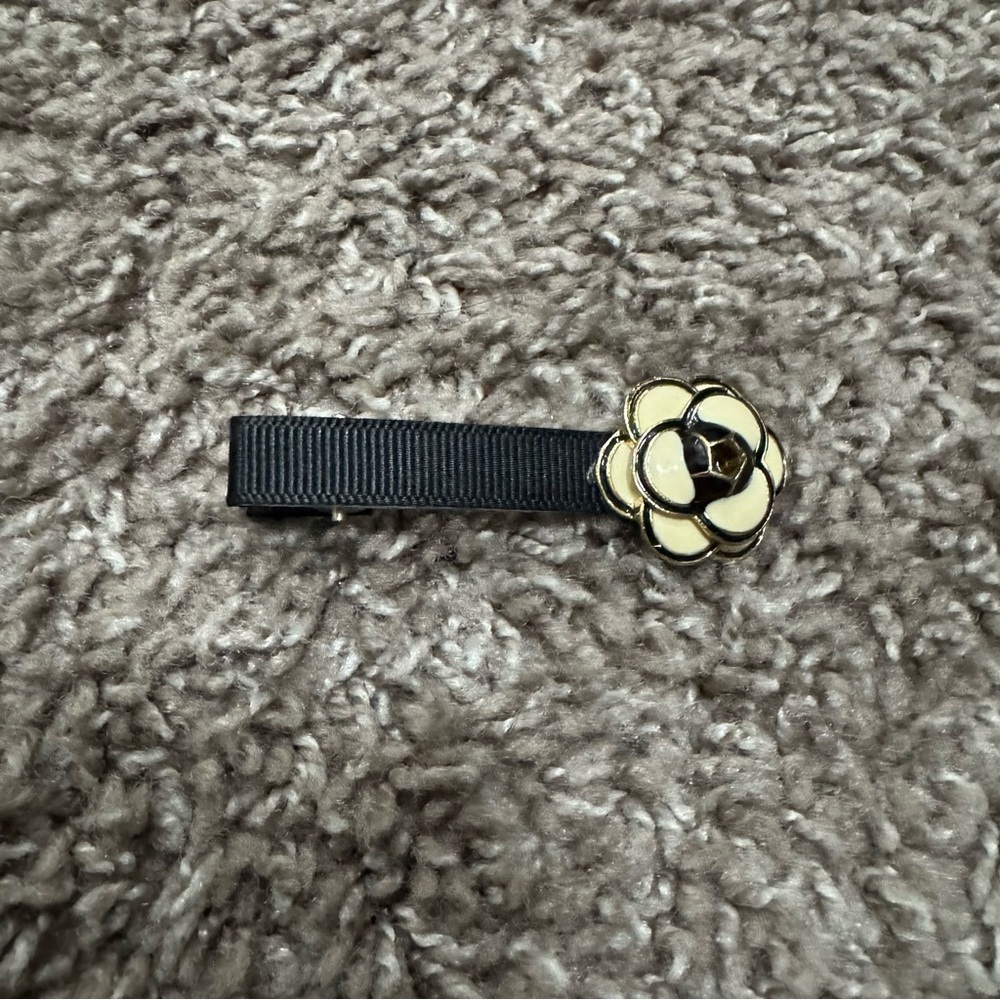 Elegant Black and Cream Floral Hair Clip